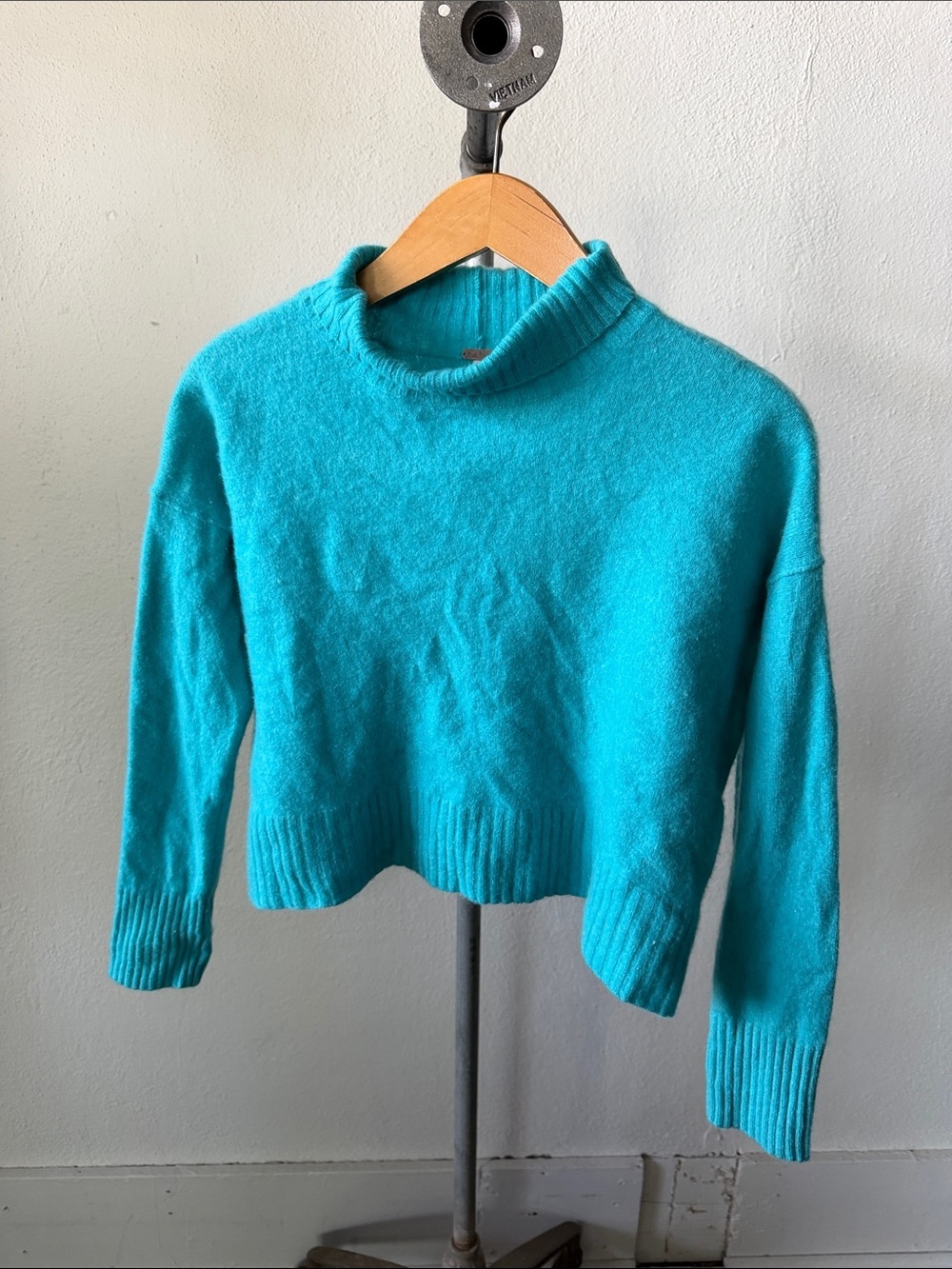 Free People Cropped Cashmere Sweater Size Small